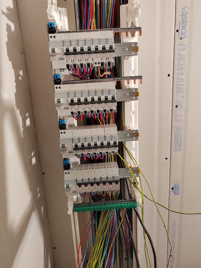 AMELEC ENERGIE — Photos 15